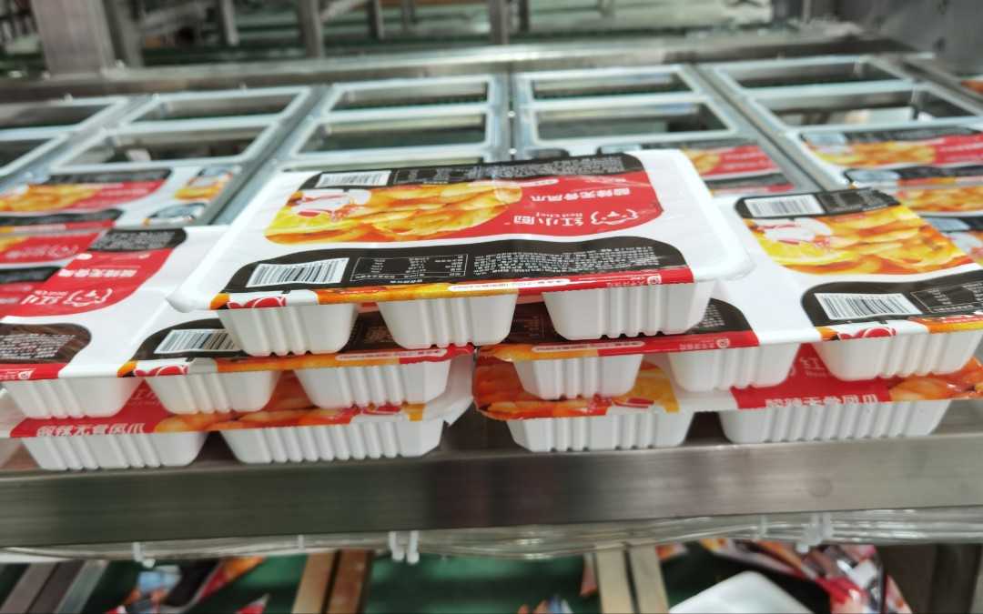 引領快餐新風尚，呂工機械盒飯封口包裝機——效率與品質(zhì)的雙重飛躍