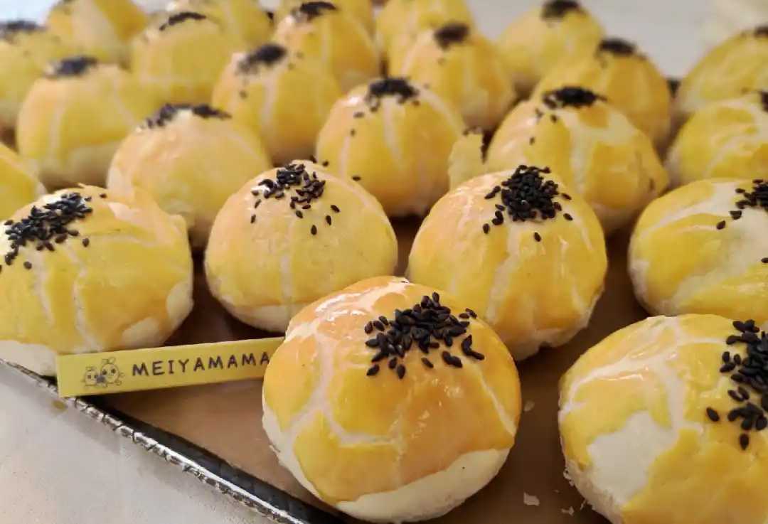 蛋黃酥月餅包裝機——傳統(tǒng)美味的現(xiàn)代封裝，守護經(jīng)典，傳遞心意