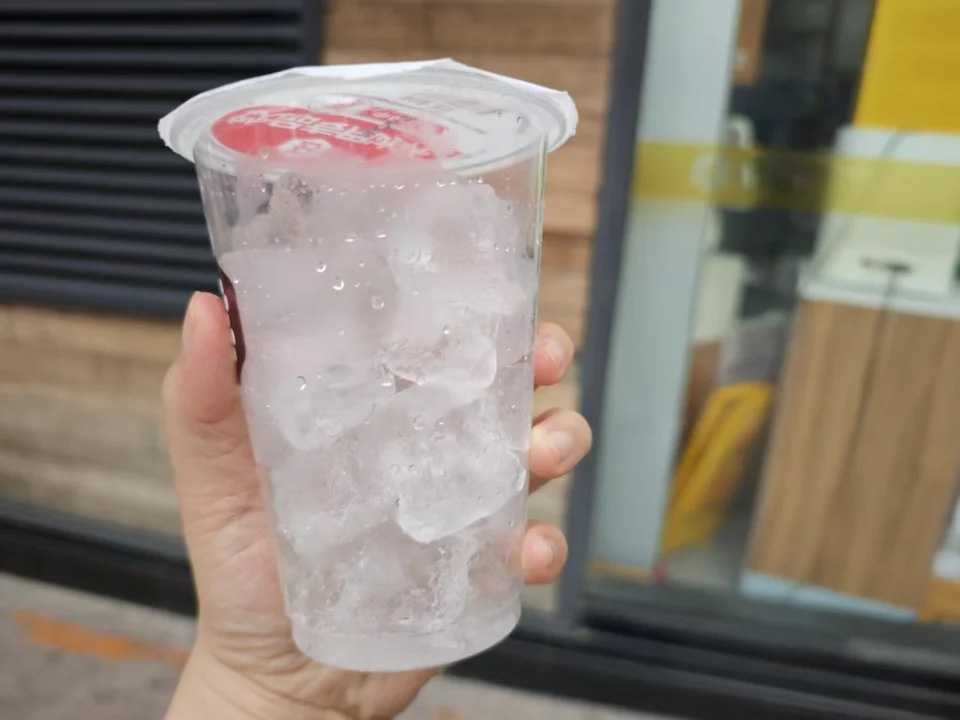 創(chuàng)新自動化冰杯生產(chǎn)線——飲品行業(yè)的革命性變革，開啟智能生產(chǎn)新時代