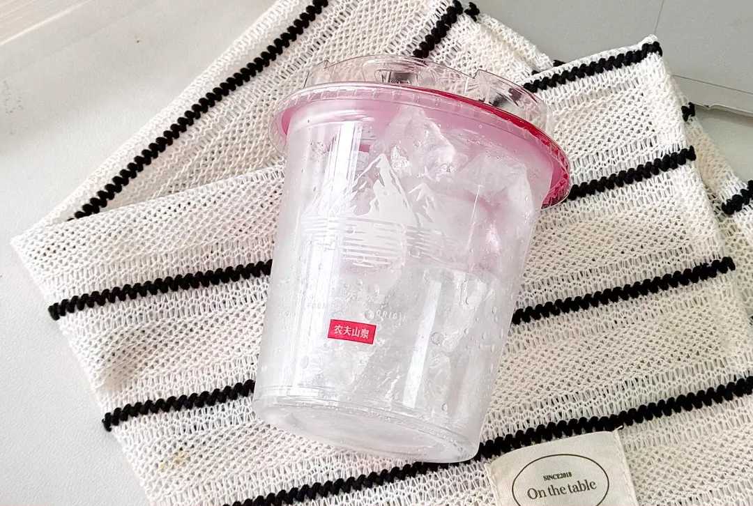 專為量產(chǎn)而生！呂工機(jī)械推出柔性化全自動(dòng)食用冰杯灌裝系統(tǒng)