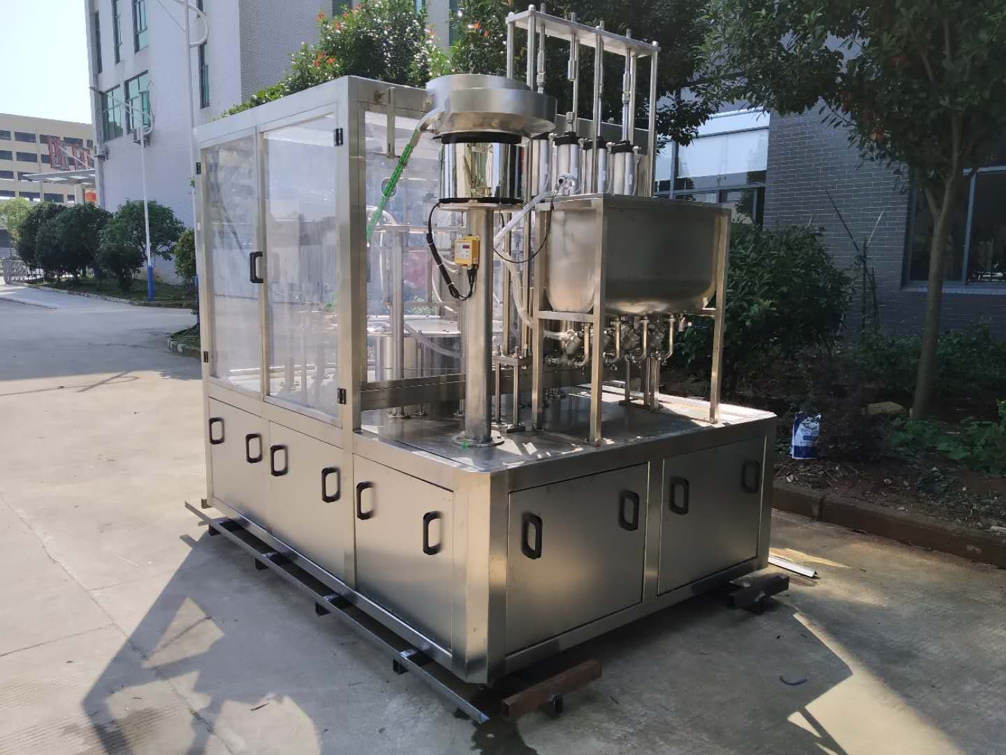 1756956405380408.jpg LG-200 吸嘴袋灌裝旋蓋機(jī).jpg